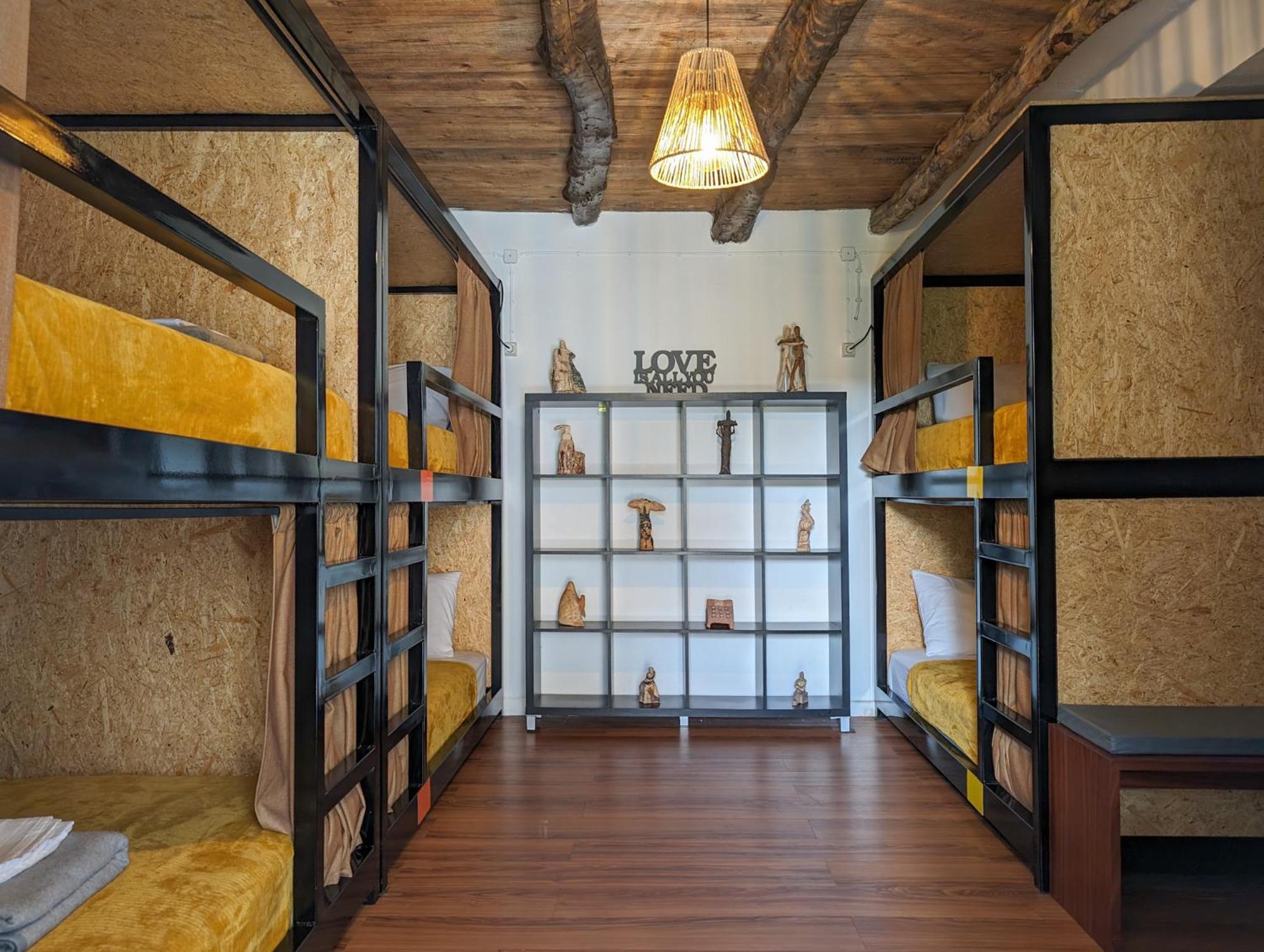 Loving Strangers Hostel Мадалена Екстериор снимка