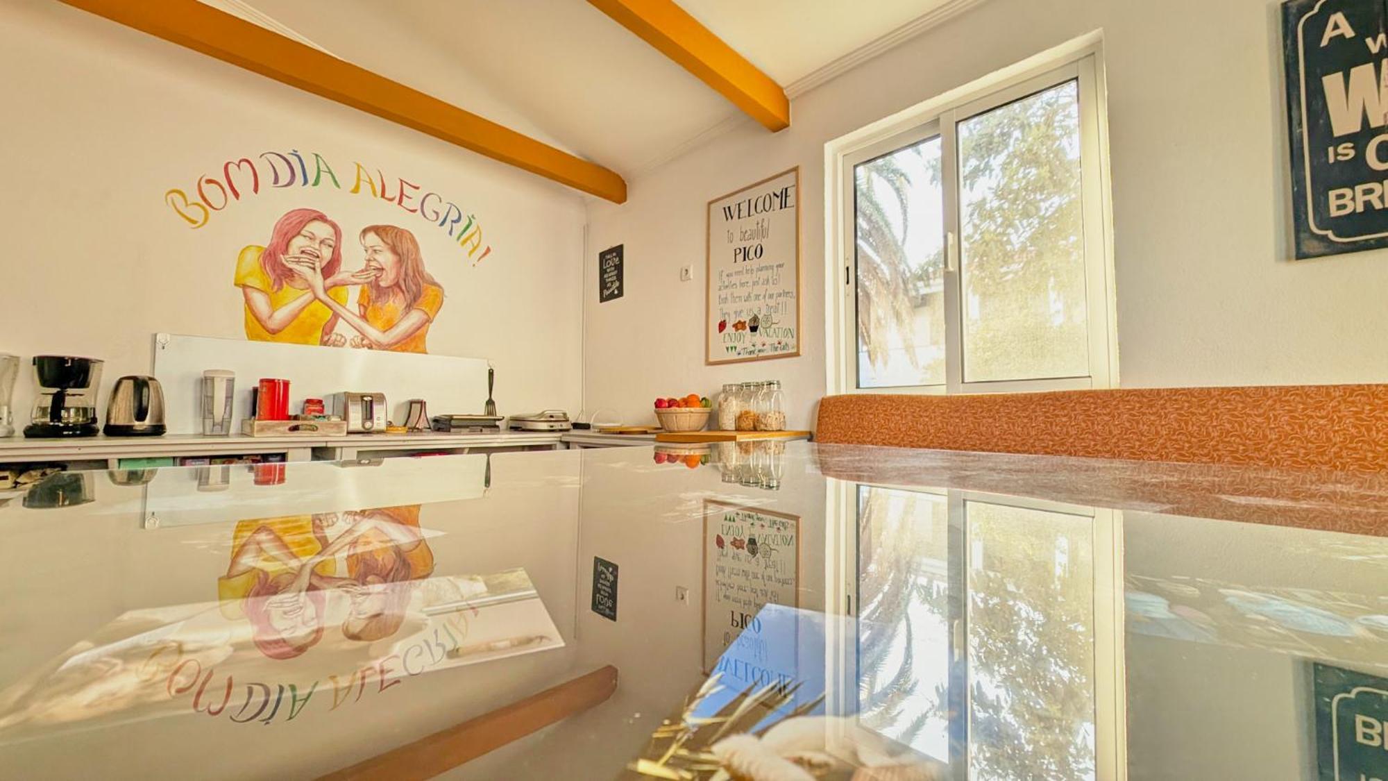 Loving Strangers Hostel Мадалена Екстериор снимка