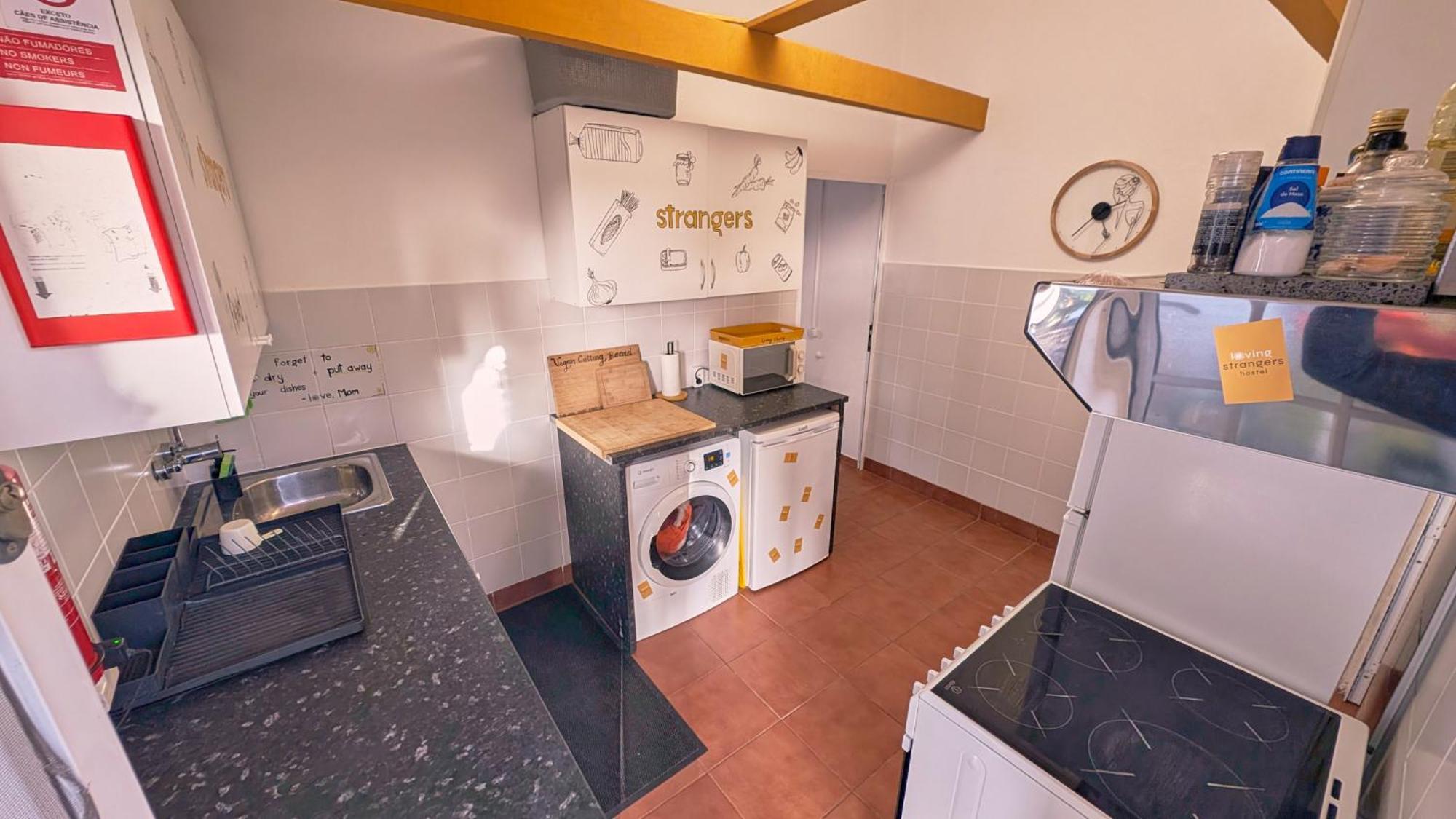 Loving Strangers Hostel Мадалена Екстериор снимка